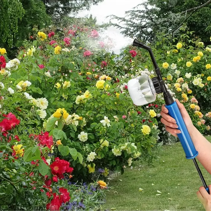 Distributeur applicateur de poudre de jardin