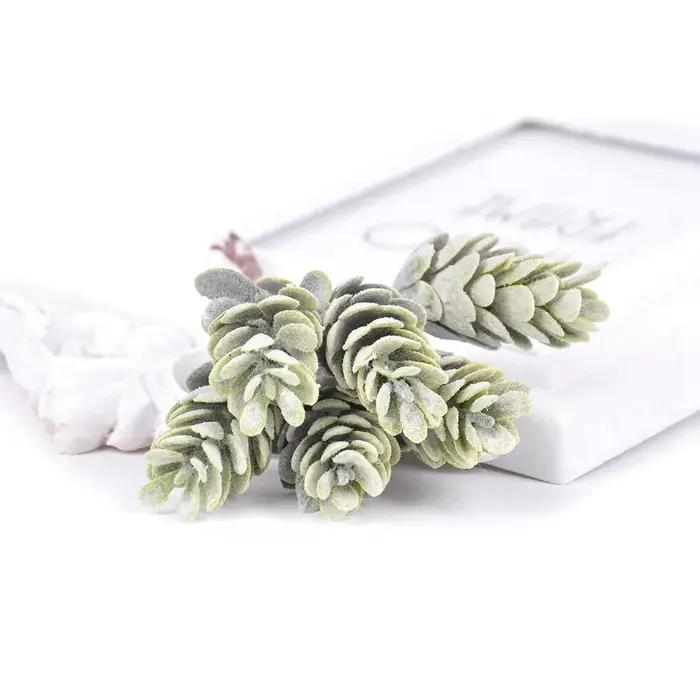 Fleurs artificielles en forme de pomme de pin