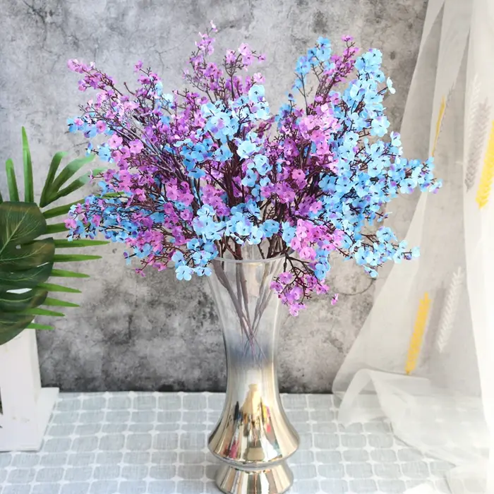 Fleurs artificielles blanches