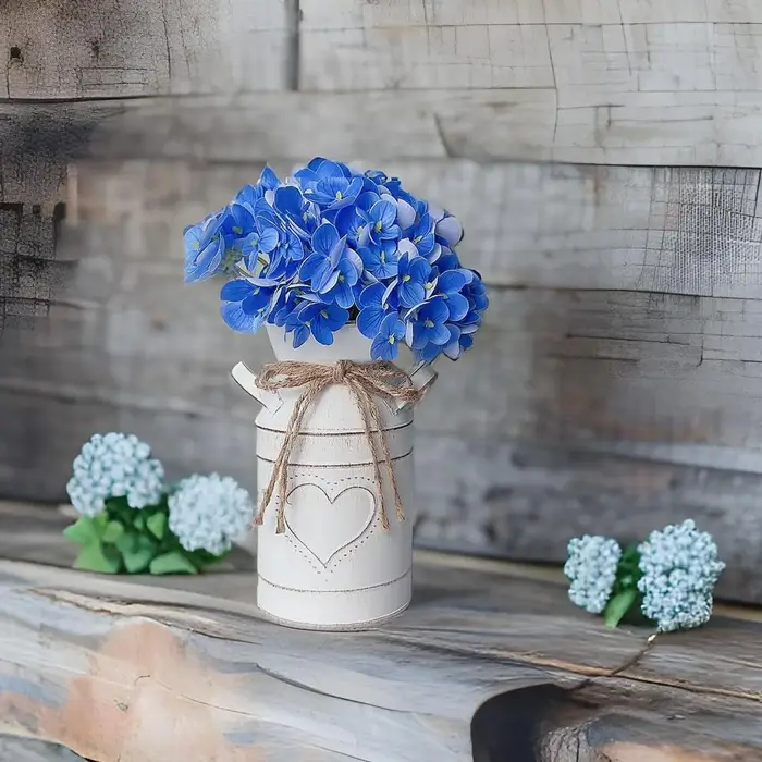Vase en métal rustique en forme de cœur gaufré avec corde en jute