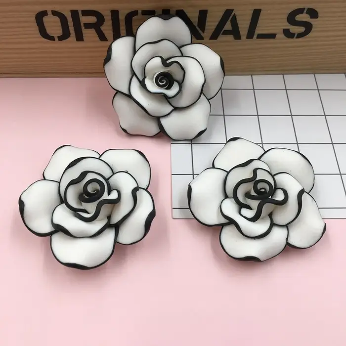 Grande fleur en argile pour l'artisanat