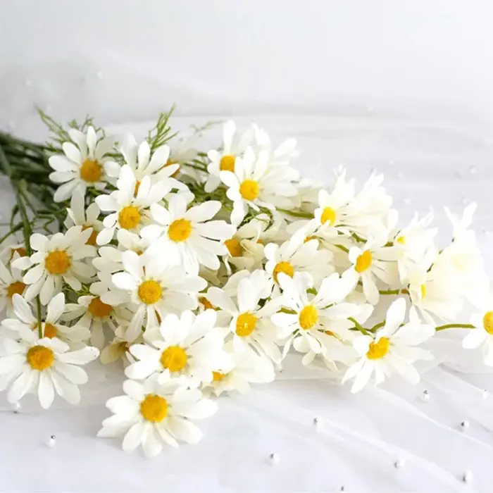 Fleurs artificielles, marguerites