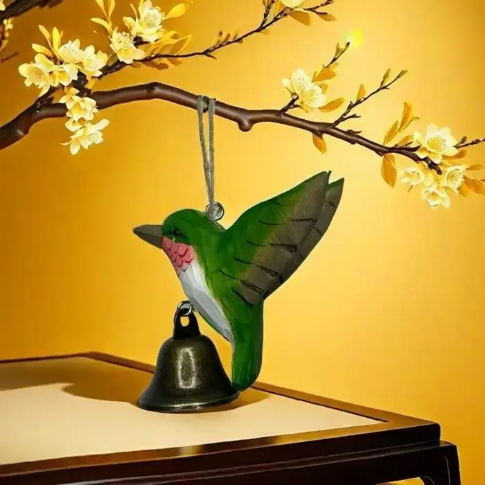 Figurine d'oiseau colibri sculptée à la main en bois avec clochette