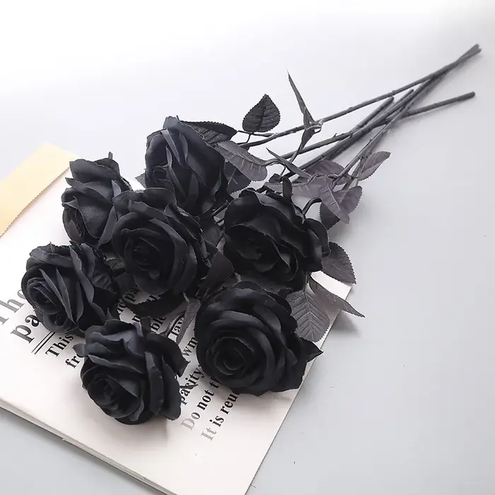 Roses Artificielles Noires