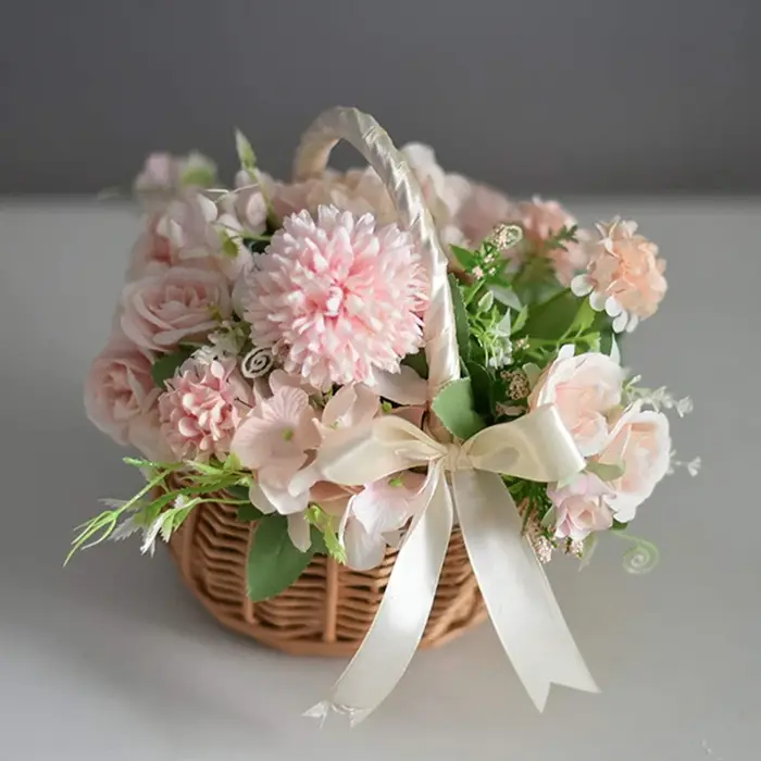 Panier de fleurs tissé
