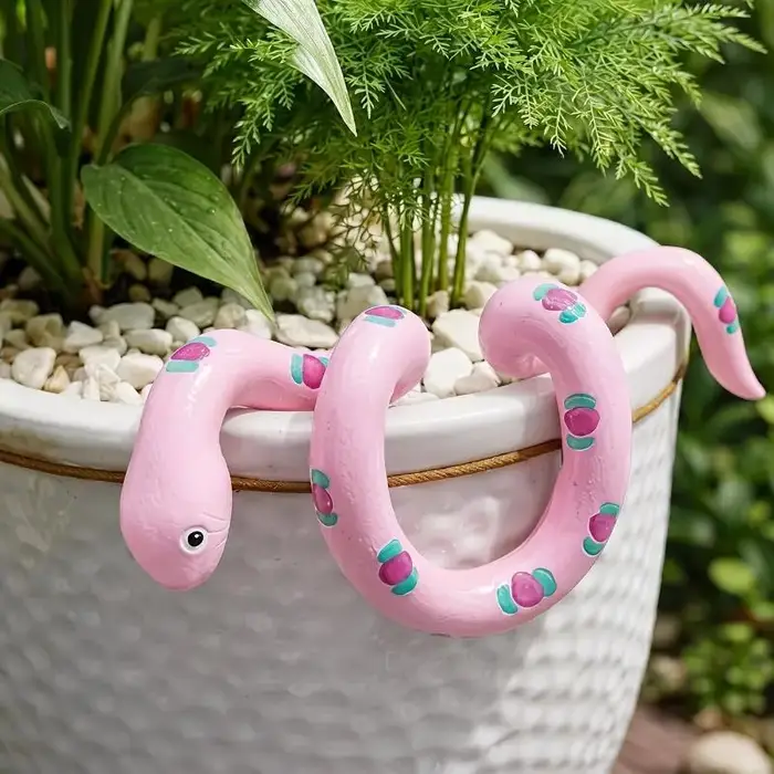 Support de pot de fleurs en résine en forme de serpent, figurine de serpent peinte à la main pour bord de pot de fleurs intérieur/extérieur, ornement coloré pour suspendre les pots