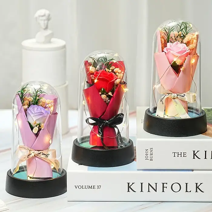 Bouquet de roses éternelles en forme de dôme en verre LED
