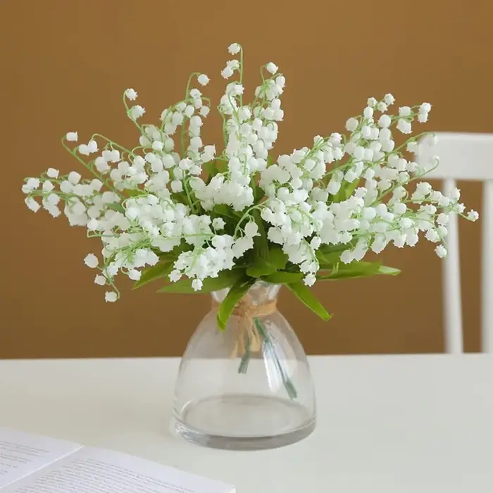 Bouquet de fleurs artificielles de lys blancs du val