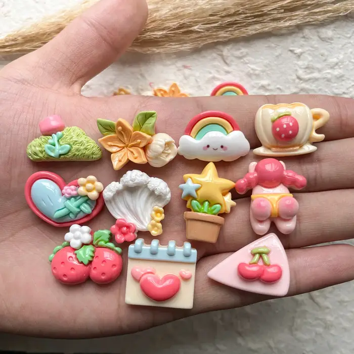Accessoires en résine en forme de cœur, fleurs de plantes vertes de dessin animé, accessoires faits 