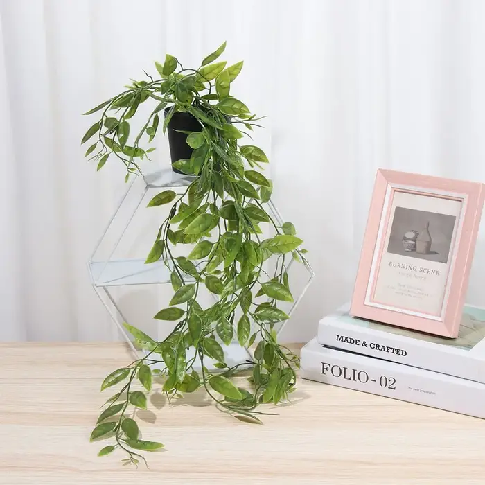 Plantes artificielles en pot pour la décoration de la maison