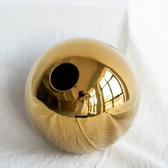 Vase en céramique plaqué boule ronde dorée