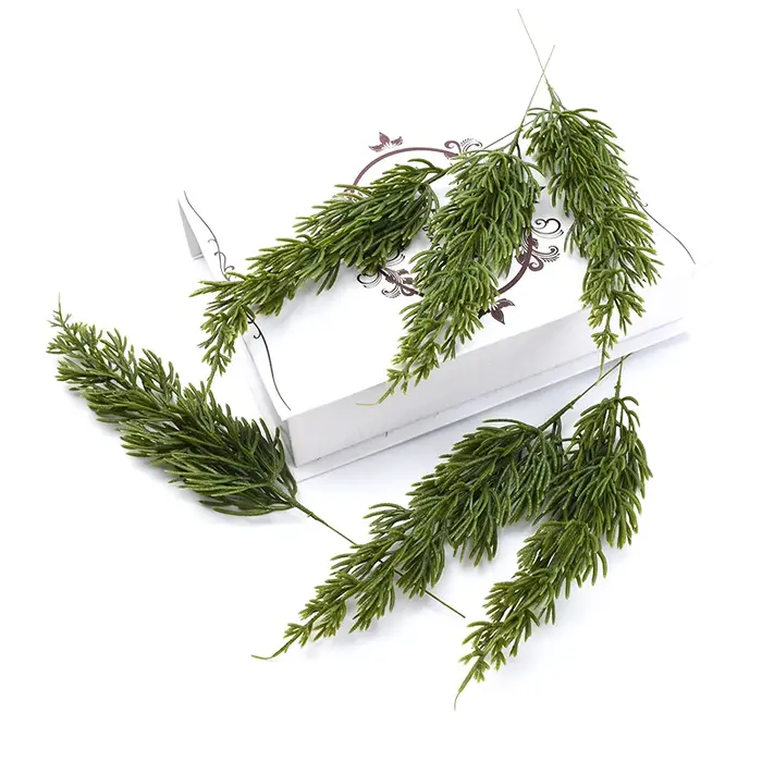 Plante artificielle de pin vert