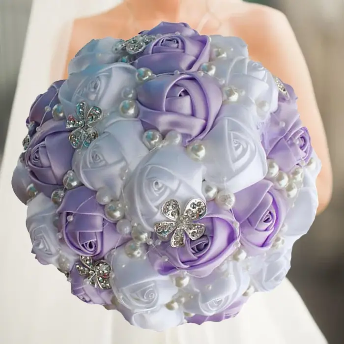 Bouquet de fleurs violettes pour mariage