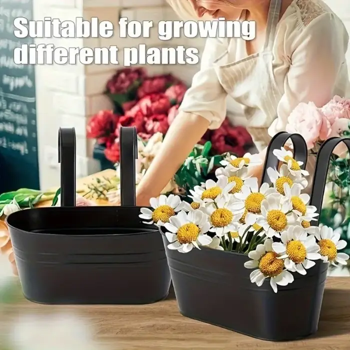 Pots de fleurs en fer avec trous et crochets de proximité