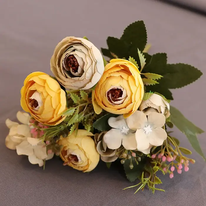 Roses de thé artificielles en soie