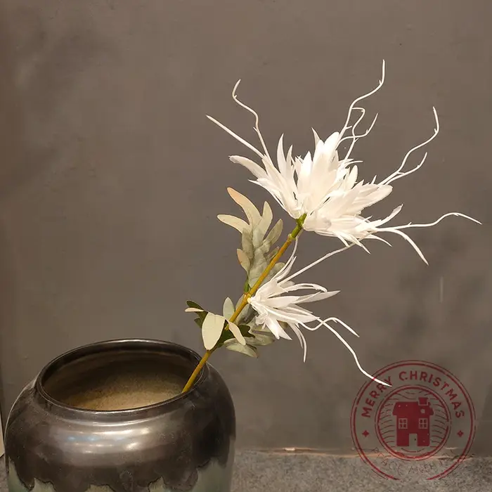 Arrangement floral simulé Epiphyllum blanc, fausses fleurs dorées, argentées et roses, pour fête d'a