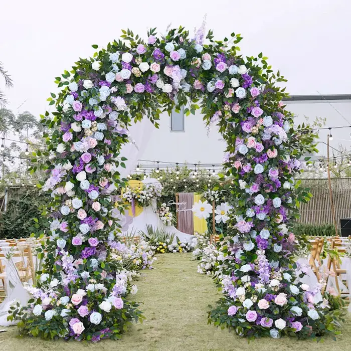 Décoration d'arche de mariage en plein air