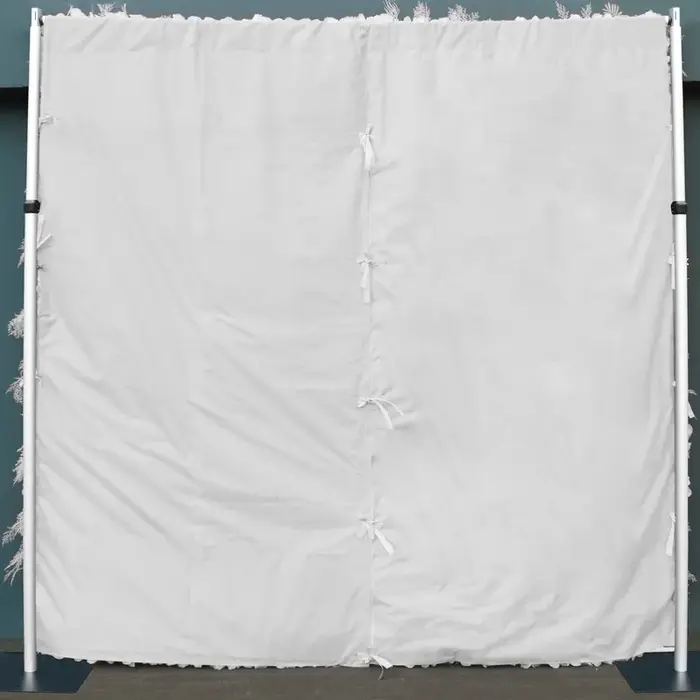 Mur de fleurs artificielles en tissu blanc enroulable