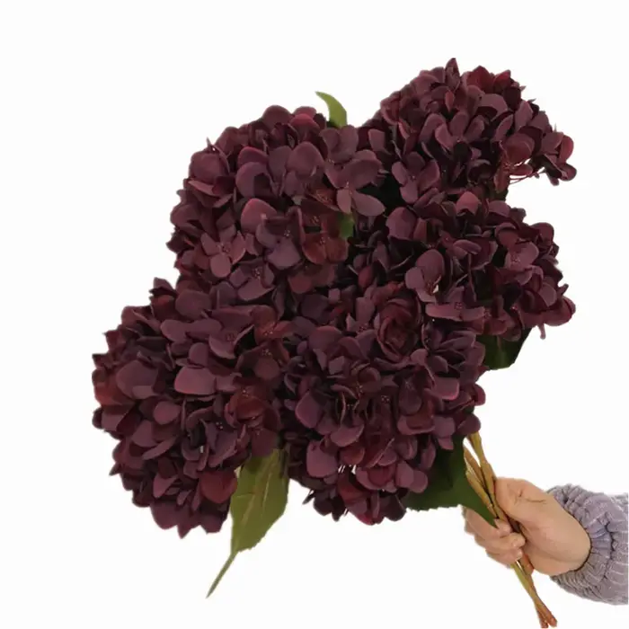 Une plante d'hortensia artificielle de peinture d'huile de soie de branche de fleur d'hydragène de couleur rétro