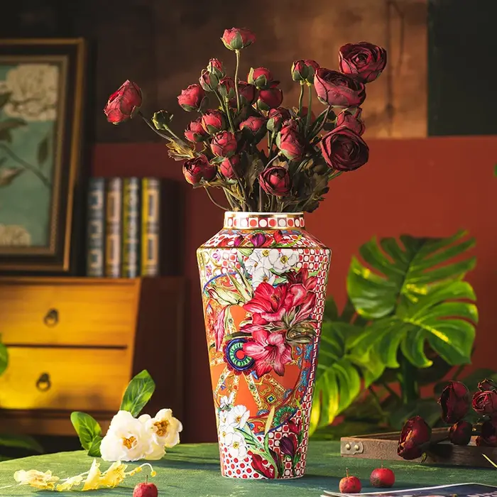 Vase en céramique, pièce de décoration pour la maison