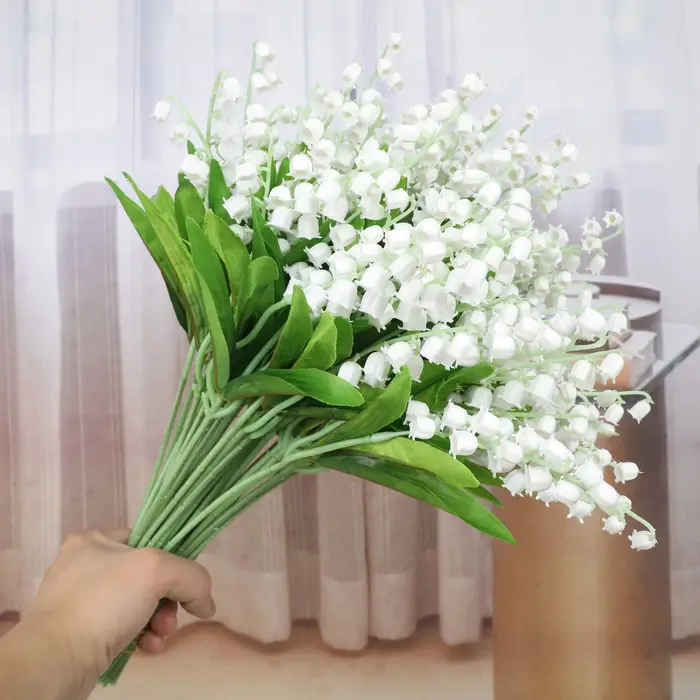 Fleur d'orchidée artificielle blanche