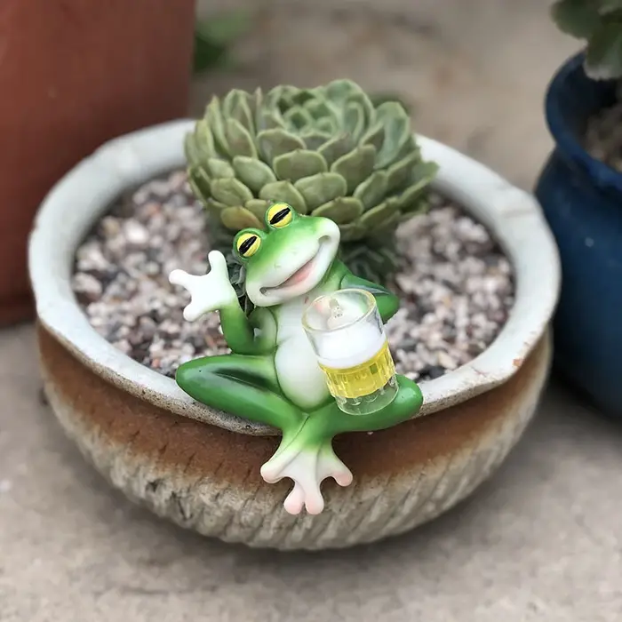 Figurine de grenouille pour suspendre aux plantes