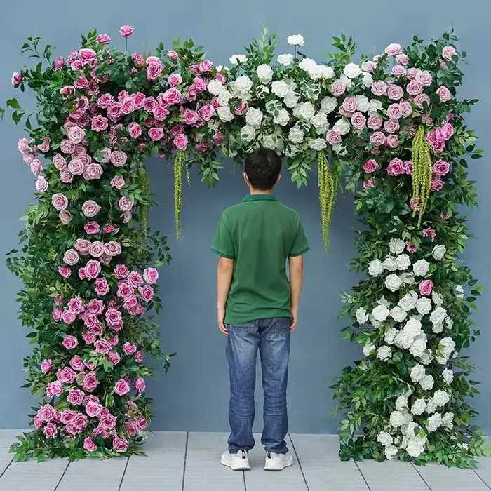 Décor de rangée de fleurs de luxe