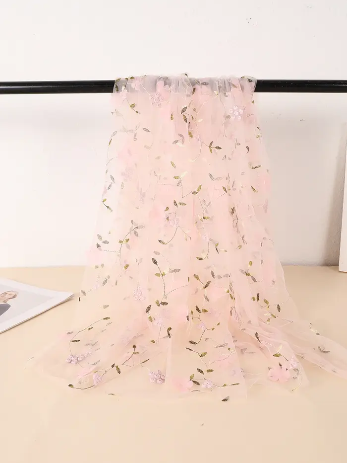 Magnifique tissu en dentelle brodée florale