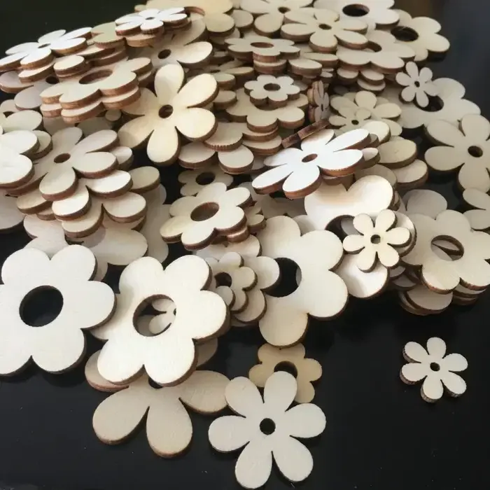 Ornements de fleurs en bois avec trou