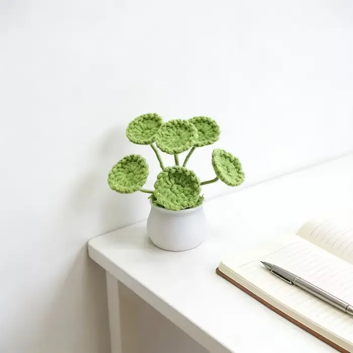 Plante tricotée mignonne en pot à quatre feuilles au crochet
