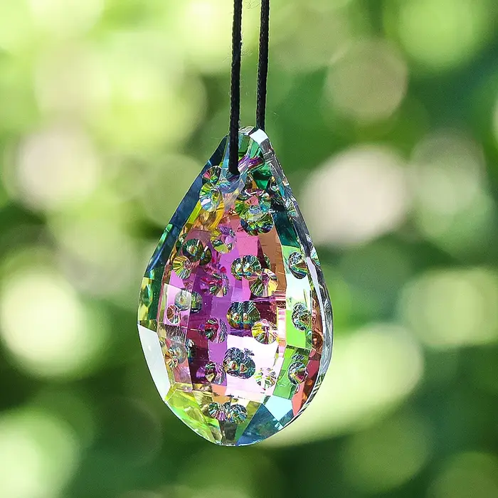 Pendentif en cristal de loquat en forme de larme colorée