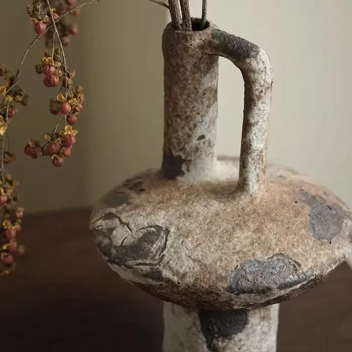 Vase en céramique grossière