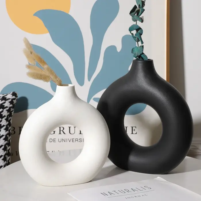 Vase nordique circulaire creux en céramique