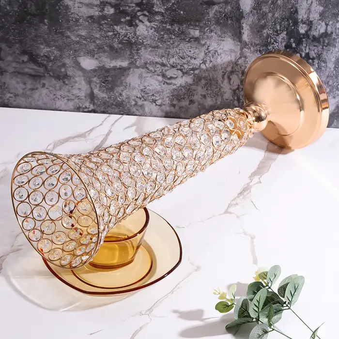 Vase à fleurs en cristal doré