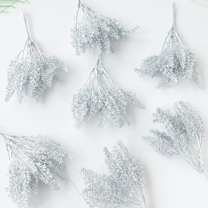 Plantes artificielles dorées