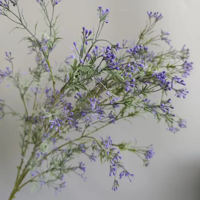 Fleurs artificielles en céleri et gypsophile
