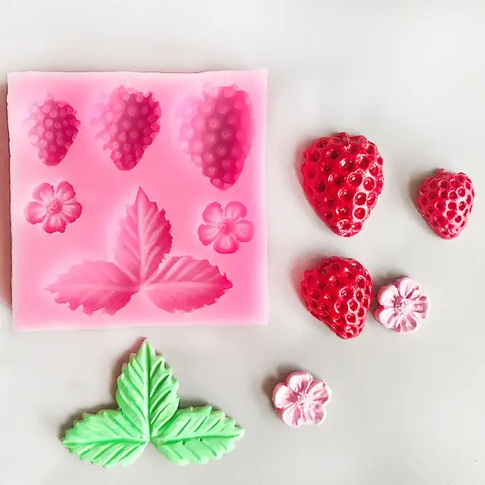 Moule en silicone en forme de feuille de fraise