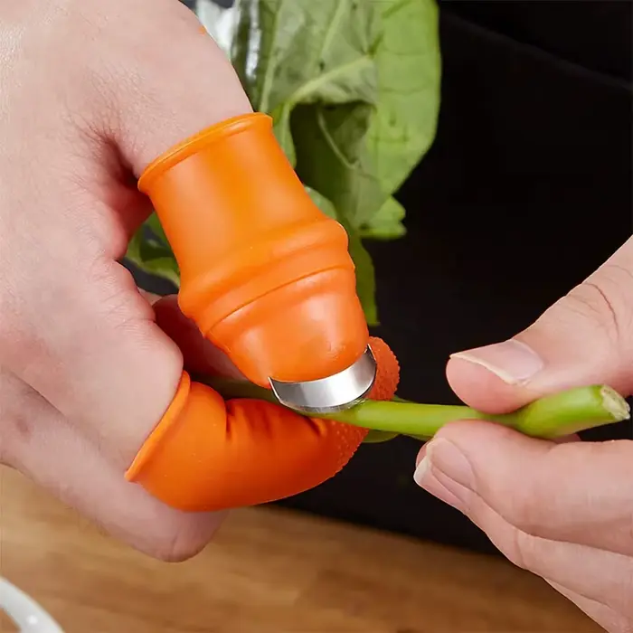 Outil de jardinage manuel : Cisaille à pouce