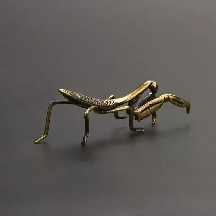 Ornement Miniature mante en cuivre