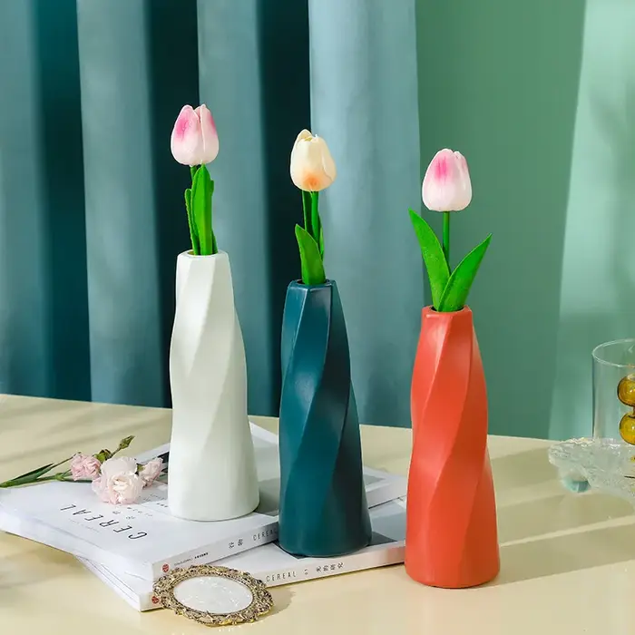 Vase à fleurs en plastique blanc