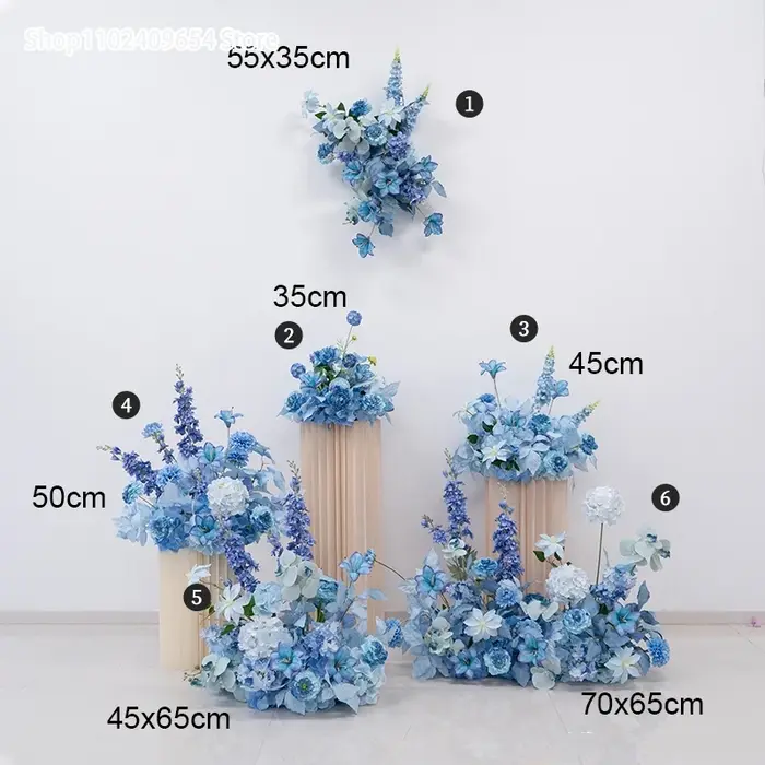 Fleurs artificielles bleues suspendues