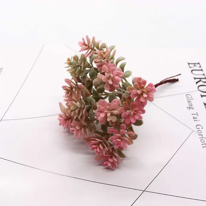 Fleurs artificielles en forme d'ananas
