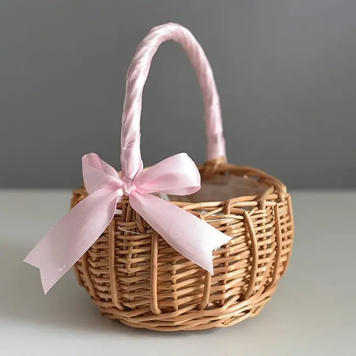 Panier de fleurs tissé