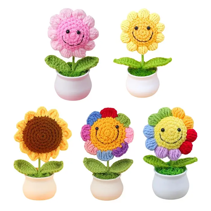 Pots de tournesol tricotés à la main