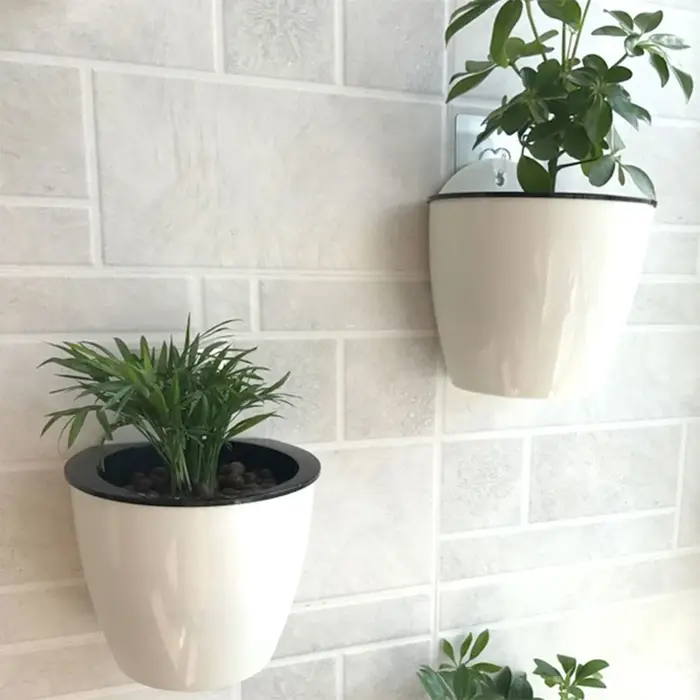 Pot de fleur mural en plastique absorbant l'eau automatique
