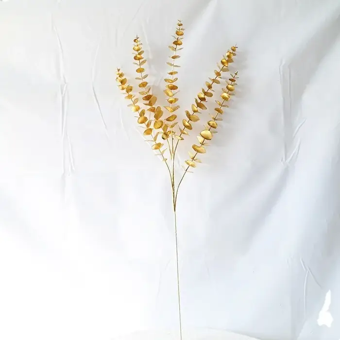Plantes artificielles dorées chaudes