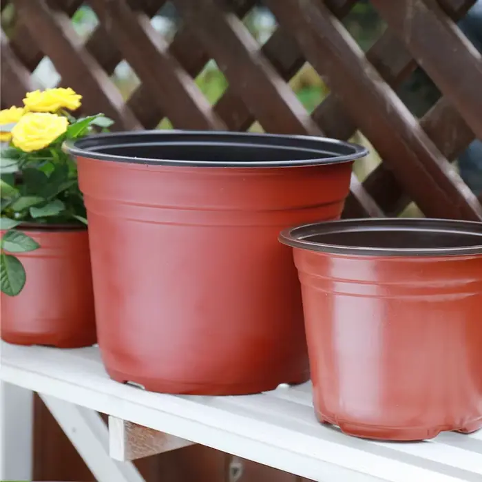 Pot de fleur en plastique