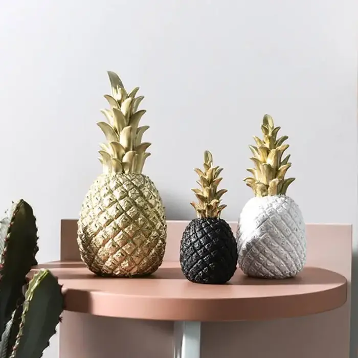 Ananas décoratif en résine blanc/noir/or