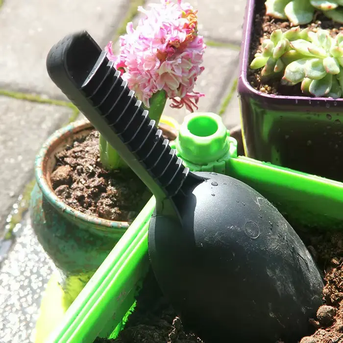 Spatule de jardinage pour ameublir la terre