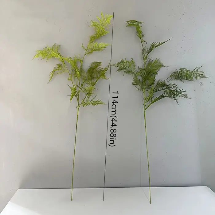 Grandes branches de plantes artificielles en fougère